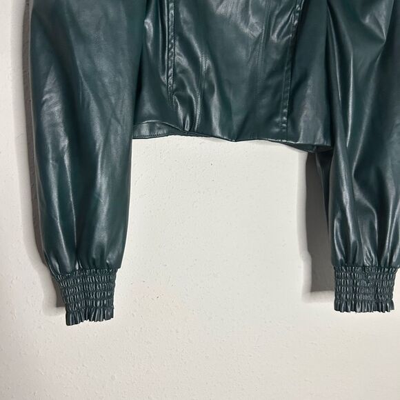 7 For All Mankind Green Vegan Leather Crop Top Size S - Picture 6 of 11